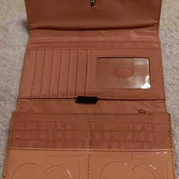 Liz Claiborne peach beautiful wallet - Picture 8 of 9